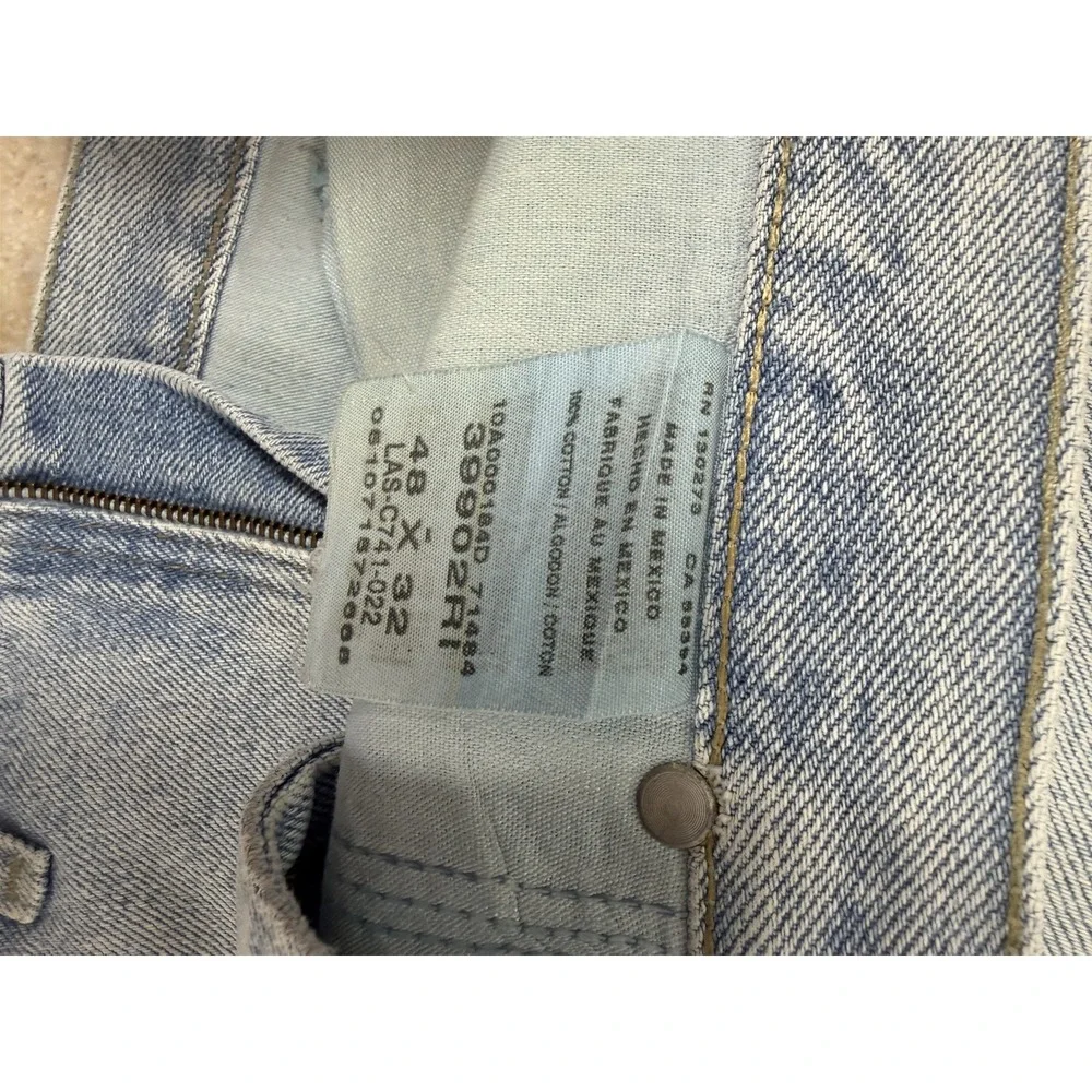 Levi's Jeans Mens 48x32 Light Wash Blue Distressed Relaxed Fit Denim Big Tall